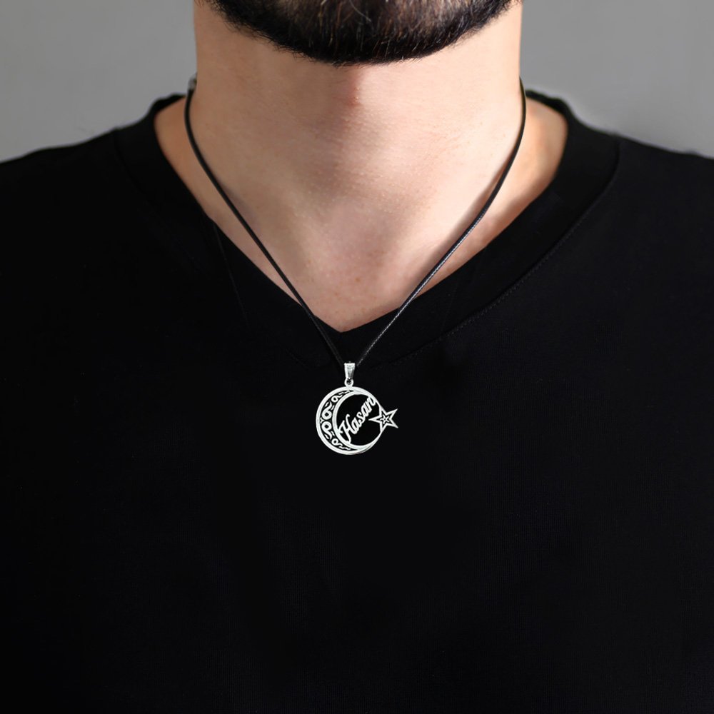 Ayyıldız Tasarım Kişiye Özel İsim Yazılı İp Zincirli 925 Ayar Gümüş Erkek Kolye Ayyıldız Tasarım Kişiye Özel İsim Yazılı İp Zincirli 925 Ayar Gümüş Erkek Kolye
