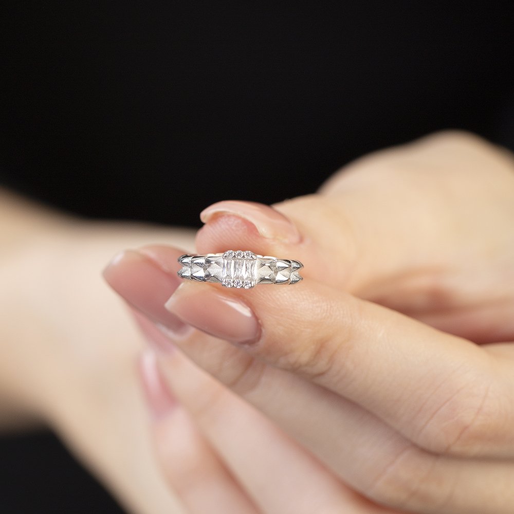 Beyaz Zirkon Taşlı Çark Tasarım Silver Renk Free Size 925 Ayar Gümüş Kadın Yüzük Beyaz Zirkon Taşlı Çark Tasarım Silver Renk Free Size 925 Ayar Gümüş Kadın Yüzük