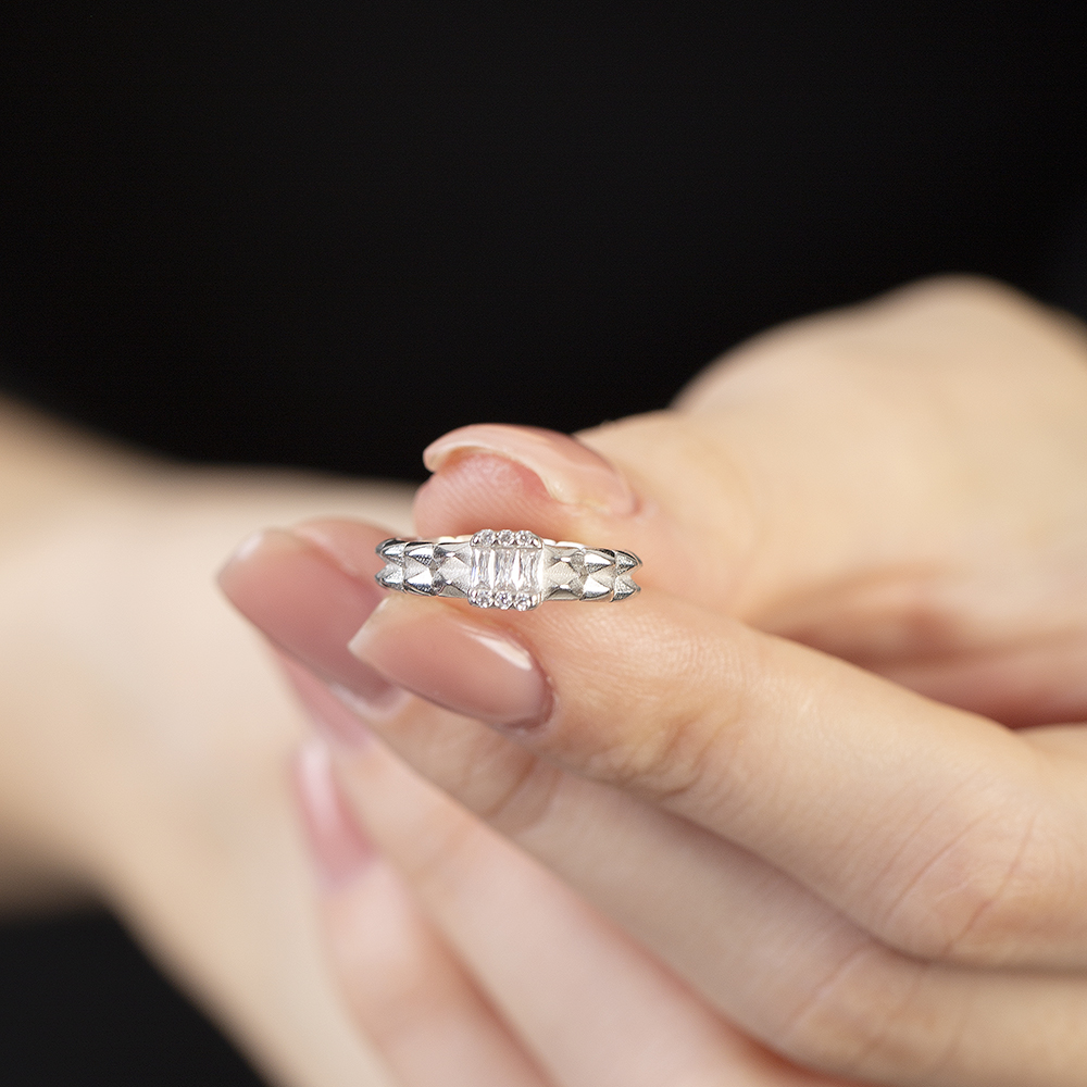 Beyaz Zirkon Taşlı Çark Tasarım Silver Renk Free Size 925 Ayar Gümüş Kadın Yüzük Beyaz Zirkon Taşlı Çark Tasarım Silver Renk Free Size 925 Ayar Gümüş Kadın Yüzük