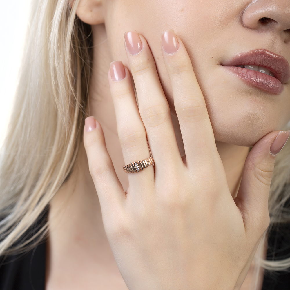 Beyaz Zirkon Taşlı Merdiven Tasarım Rose Renk Free Size 925 Ayar Gümüş Kadın Yüzük Beyaz Zirkon Taşlı Merdiven Tasarım Rose Renk Free Size 925 Ayar Gümüş Kadın Yüzük