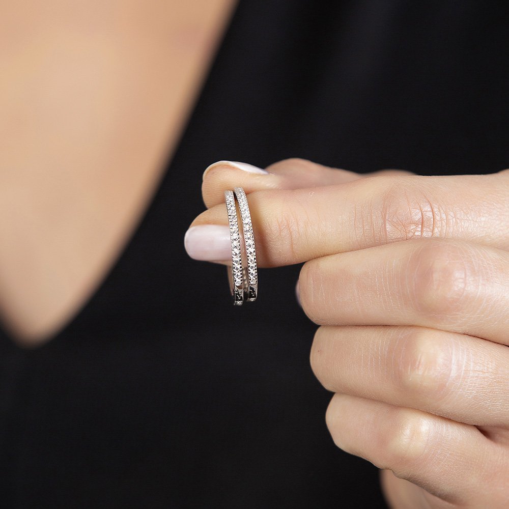 Nipora Starlight Diamond Tek Sıra Zirkon Taşlı Halka Tasarım 925 Ayar Gümüş Küpe Nipora Starlight Diamond Tek Sıra Zirkon Taşlı Halka Tasarım 925 Ayar Gümüş Küpe